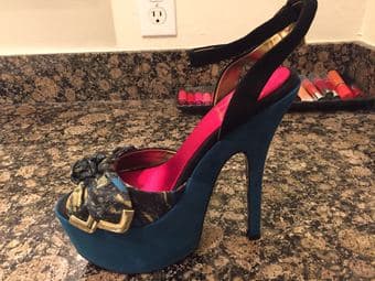 Selling heels (Circus, $15) and flip-flop (Tory Burch, $25) 2