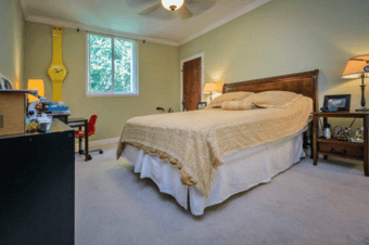 Room Available Sep in Downtown PA Apmt off University Ave 2