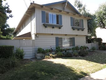 Walk or bike to Stanford campus & Downtown Menlo Park! ($1550 / mo) 1