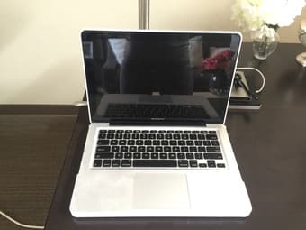 Apple Mac Book Pro 13" (2012) 1