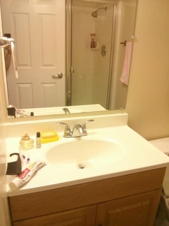 Ensuite room available in a 2bed 2 bath apartment on California Street 2