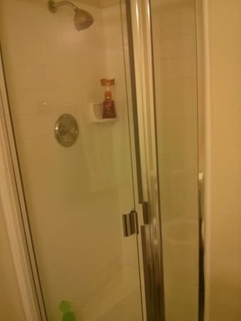 Ensuite room available in a 2bed 2 bath apartment on California Street 3