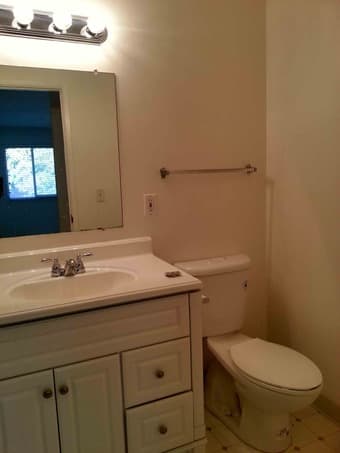 Desirable 1b/1b master bedroom with private full bath (Mountain View) 3