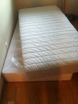 Single bed, carseat, keyboard, IELTS book, rags and toys 1
