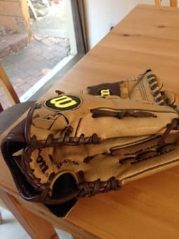 Baseball glove- 10$ OBO 1