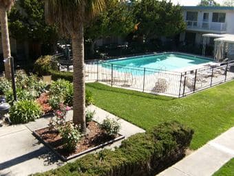 Seeking Roommate (F) for 2br/2ba in South Palo Alto 3