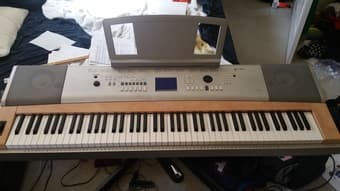 Yamaha YPG-625 keyboard (88 weighted keys) + V stand + carrying case 1