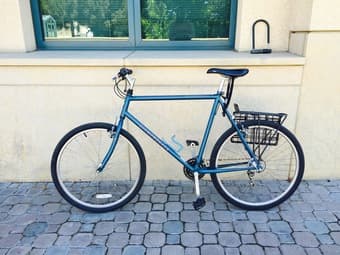 Bike - blue 21-speed Diamondback 22" (56 cm) shimano baskets ---$200 1