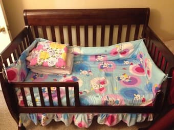 [Kid items sale]Baby car seat, crib+mattress, nursing pillow, bouncer 2