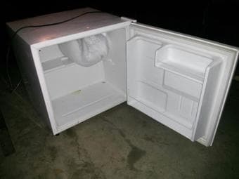 MINI FRIDGE / REFRIGERATOR for Sale 15$ 1