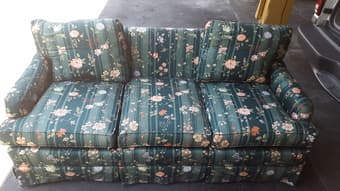 LAST CHANCE!!! AMAZING COUCH 30$ 1
