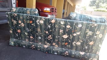 LAST CHANCE!!! AMAZING COUCH 30$ 3