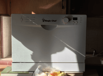 Magic Chef 22" Countertop Dishwasher 1