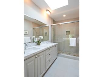 Newly remodeled room w/ private bath in upscale home 3