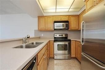 SF Top Floor Ocean Beach Condo w/View with Balcony and Indoor Parking 3