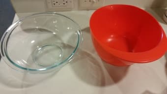 2 mixing bowls $3 1