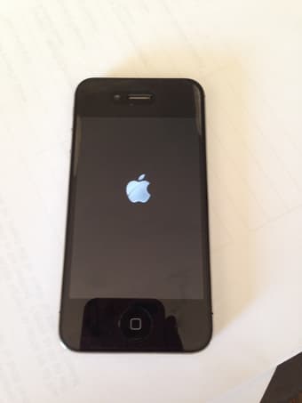 iPhone 4 - 8 gb - black - perfect condition 1