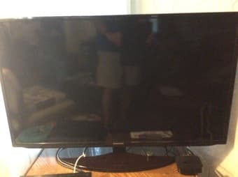 Samsung smart TV 40" series 5201 $370 2
