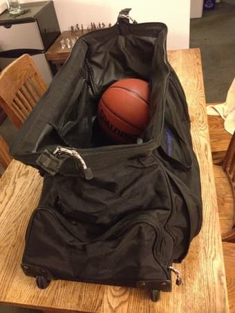 Selling: electronics, chair, bookcase, backpack, suitcase and more 2