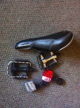 New Bike Parts: seat, pedals, reflector 1