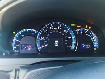 Toyota Camry Hybrid XLE 2014 under warranty in perfect condition 3