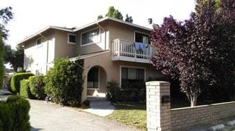 $1300 Spacious Bedroom in 2-story 4-bedroom Menlo Park Home 1