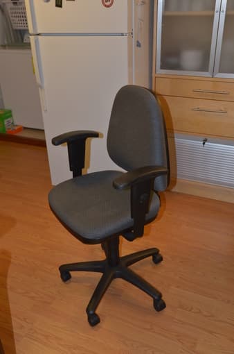 Task chair for sale ($20) 1