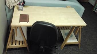 Nice desk + office chair 1