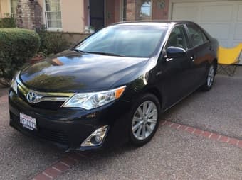 2014 Toyota Camry Hybrid XLE -14,000 miles - excellent - $21,000 3