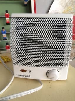 Honeywell space heater ($5) 1