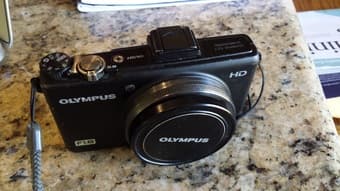$125 Olympus XZ-1 digital camera with full manual fxns, accessories 1