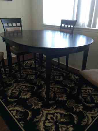 Beautiful Dining Table & chairs for sale 3