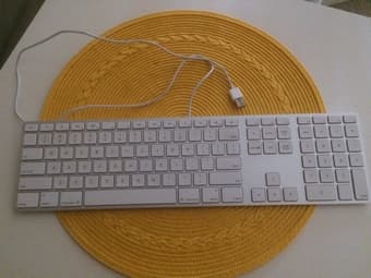 Apple Keyboard with Numeric Keypad - 25$ 1