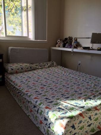 Moving sale-Memory Foam full-size Mattress/Table/Back/Neck pillow 1