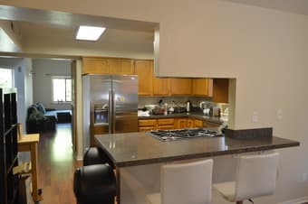 Beautiful spacious private bedroom (10 minutes to Palo Alto Caltrain) 2
