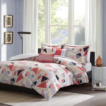 Full-Queen Comforter + 2 shams, 2 decorative pillows for $45 obo 1