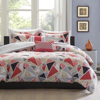 Full-Queen Comforter + 2 shams, 2 decorative pillows for $45 obo 2