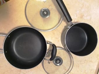 sell kitchen 8 Piece Non stick Black Soft handle Cookware Set 2