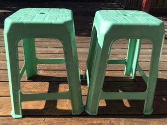 *moving sale* side table and plastic stools -good condition 2