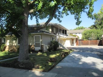 GORGEOUS 2BR/1BA No Shared Walls Available Now 1
