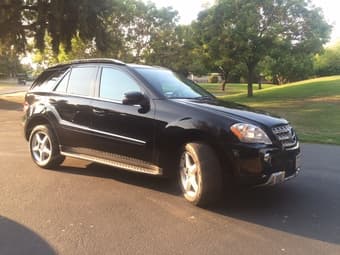 2011 Mercedes-Benz ML550 4MATIC w/ only 23k Miles - $32,900 1