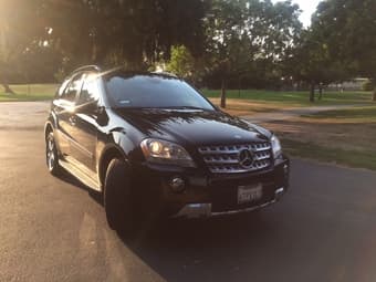 2011 Mercedes-Benz ML550 4MATIC w/ only 23k Miles - $32,900 2