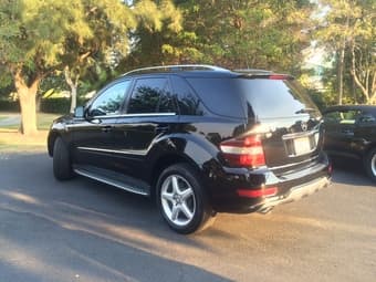 2011 Mercedes-Benz ML550 4MATIC w/ only 23k Miles - $32,900 3
