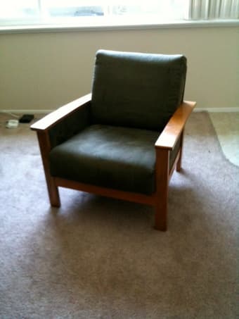 Comfortable sofa Chair $5 1