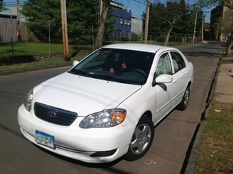 2005 Toyota Corolla LE, White, 72,000miles, Clean Title 1