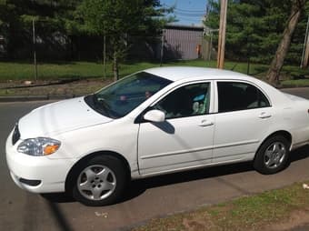 2005 Toyota Corolla LE, White, 72,000miles, Clean Title 2