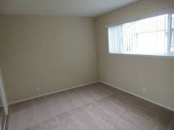 Mountain View Shopping Center-2b1b-share one bedroom 2
