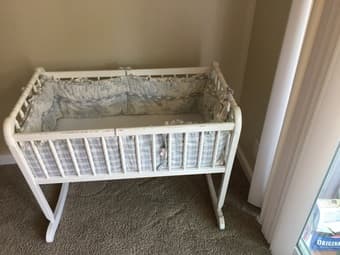 baby crib 10$ 1