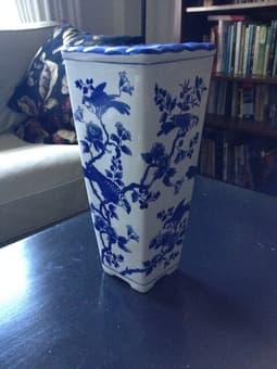 Porcelain vase, $5 1