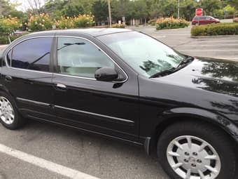 2000 Nissan 3300$ (obo) clean title excellent status 1